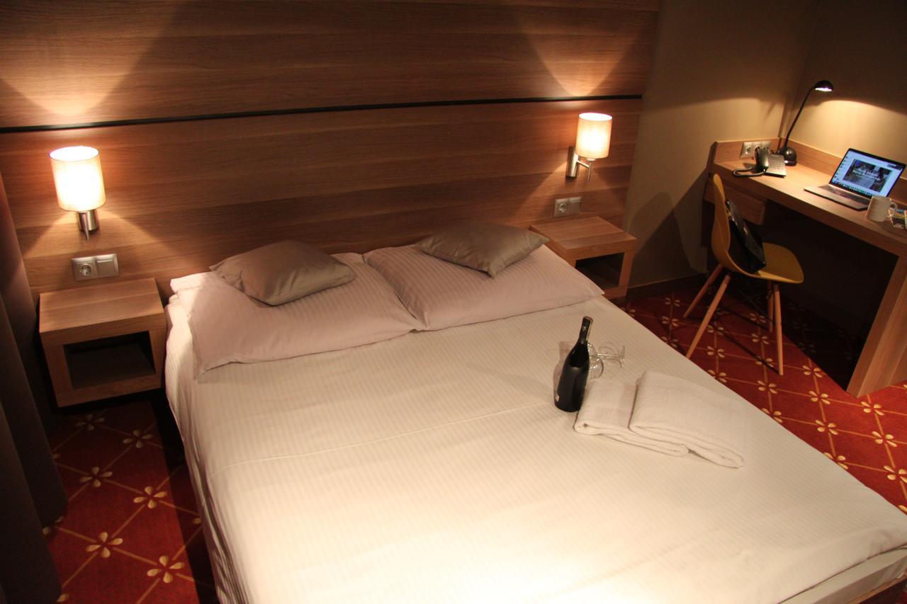 Hotel Dunajec Zgłobice Kültér fotó